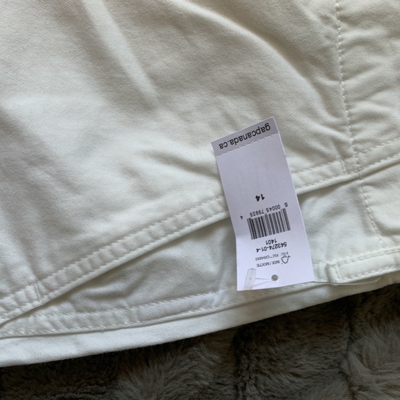 NWT White 5" Kahki Shorts - Picture 3 of 4